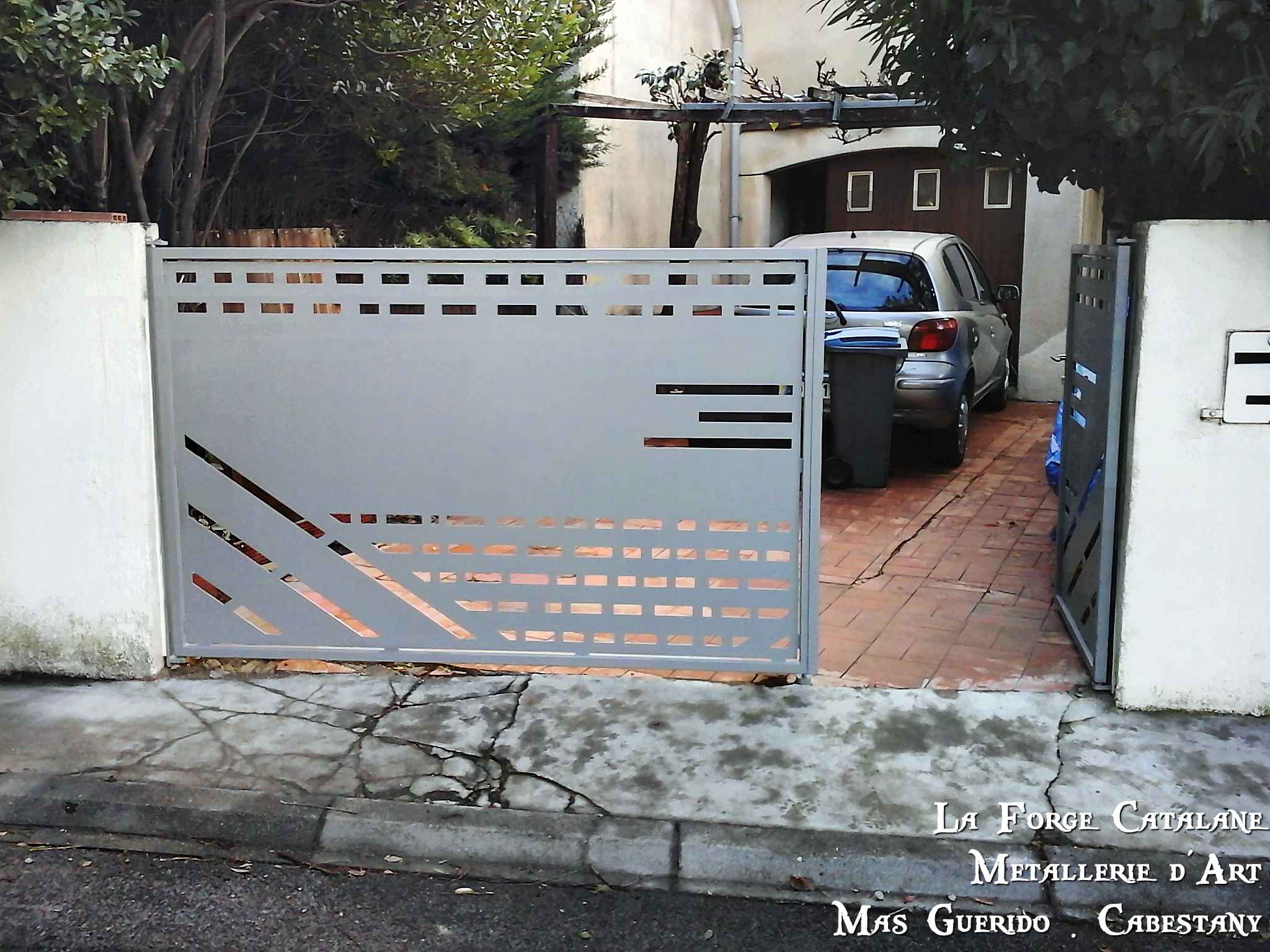 portail decoupe laser moderne 2 vantaux forge catalane.jpg